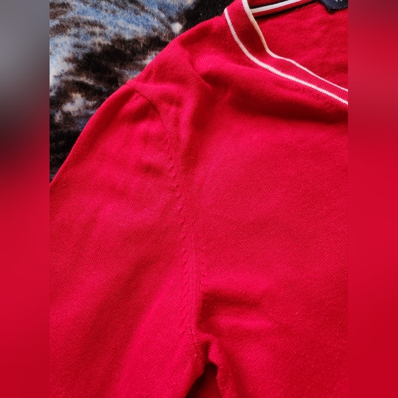 Red V-neck Tommy's Hilfiger sweater - Picture 8 of 9